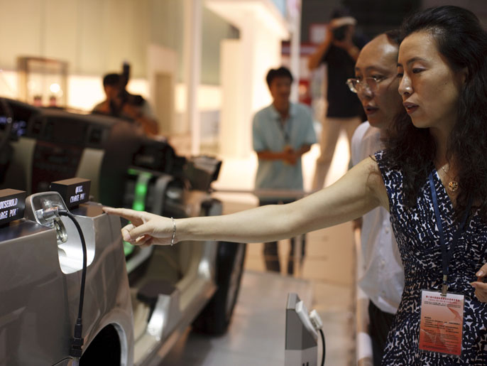 epa01517656 A prototype of the BYD F3DM hybrid engine car is displayed at the