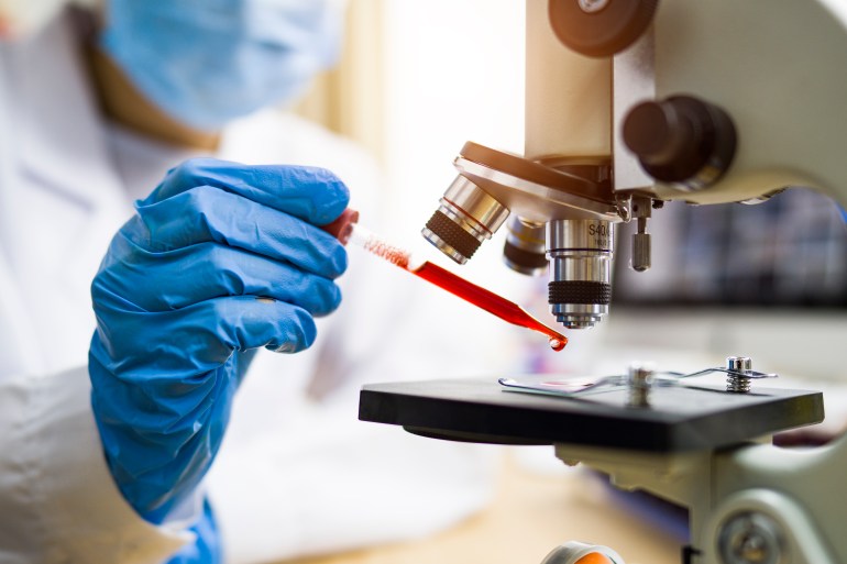 dsdsd2-1723123572 Female Scientist in Lab