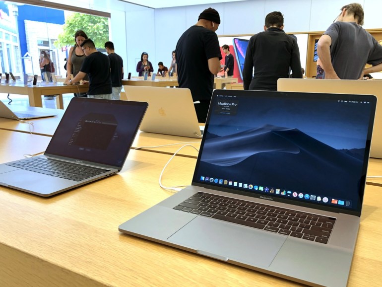 ef2bf170-ebd6-4a40-bfb5-f5e7d545c490 CORTE MADERA, CALIFORNIA - JUNE 27: The MacBook Pro laptop is displayed at an Apple Store on June 27, 2019 in Corte Madera, California. Apple announced a recall of an estimated 432,000 15-inch MacBook Pro laptops due to concerns of overheating batteries that could catch fire. The recall is for 15-inch MacBook Pro laptops sold between September 2015 and February 2017. Justin Sullivan/Getty Images/AFP== FOR NEWSPAPERS, INTERNET, TELCOS & TELEVISION USE ONLY ==