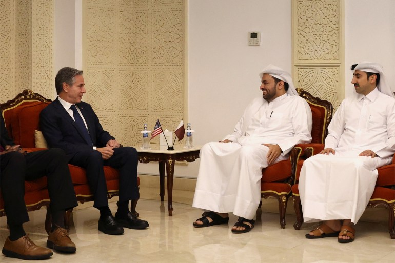 وزير الدولة بوزارة الخارجية القطرية محمد بن العزيز بن صالح الخليفي مع بيلنكن U.S. Secretary of State Antony Blinken meets with Qatari Minister of State Dr. Mohammed bin Abdulaziz Al-Khulaifi, in Doha, Qatar, August 20, 2024. REUTERS/Kevin Mohatt/Pool