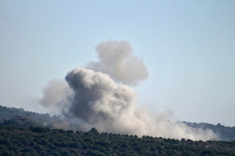pic-6565111-1723585982 Smoke billows from the site of an Israeli airstrike in the southern Lebanese village of Chihine near the border with Israel on August 13, 2024, amid ongoing cross-border clashes between Israeli troops and Hezbollah fighters. (Photo by Kawnat HAJU / AFP)