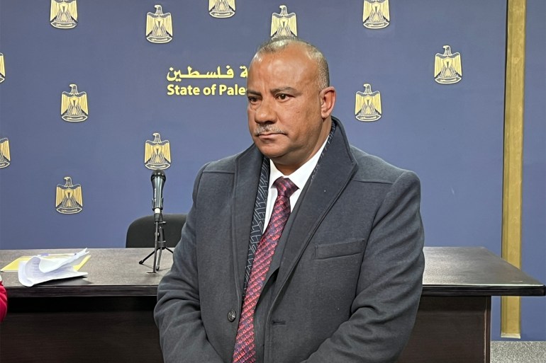 256-3 فلسطين- عزيزة نوفل- مؤيد شعبان رئيس هيئة مقاومة الجداروالاستيطان - خاص الجزيرة نت