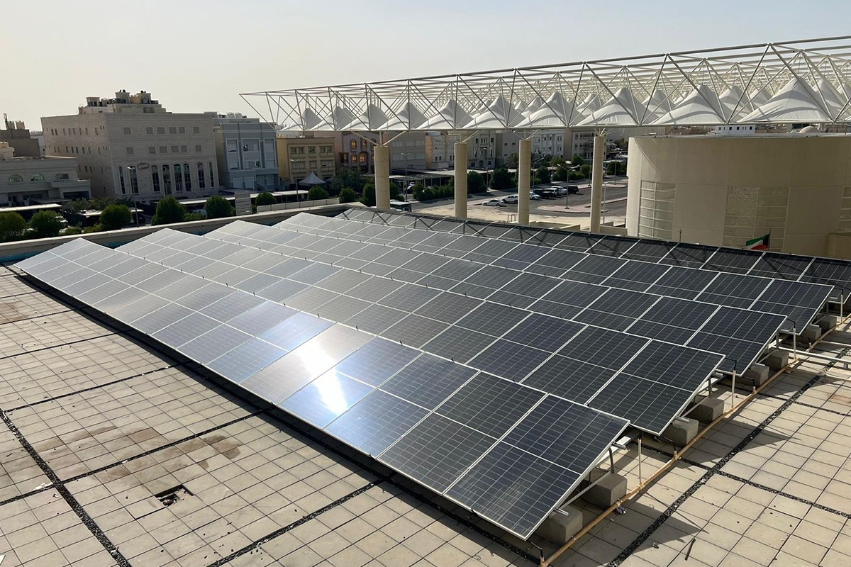 330467 ألواح الطاقة الشمسية في سطح المدارس الذكية لتخفف الضغط على الكهرباء