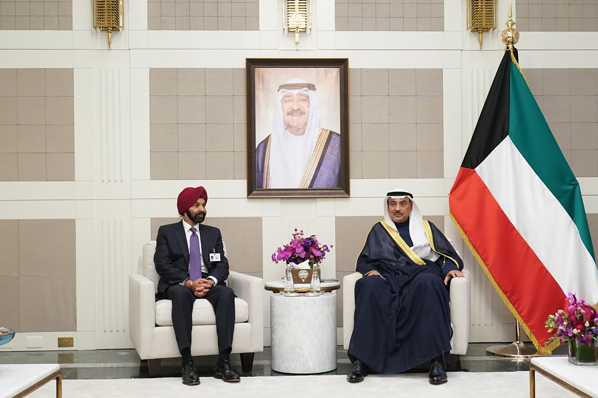 ممثل سمو الأمير مستقبلاً رئيس البنك الدولي