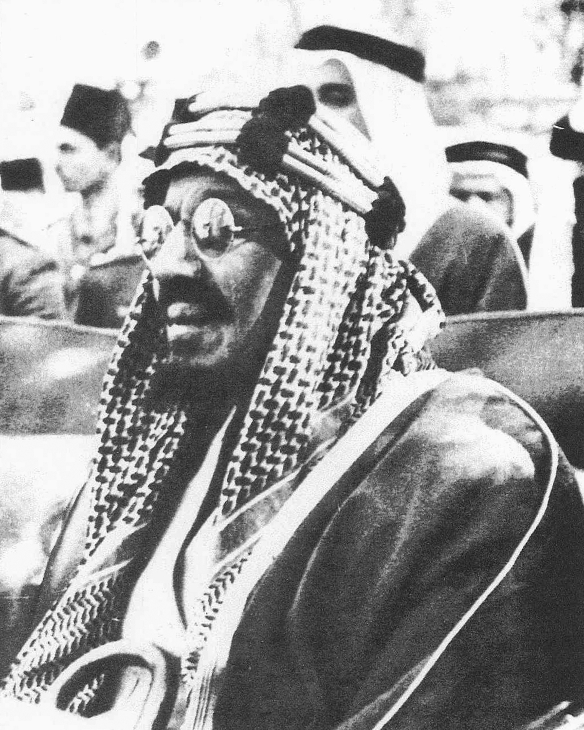 336037 الملك عبدالعزيز في العربة الملكية متجهاً إلى القصر الملكي في القاهرة يناير 1946