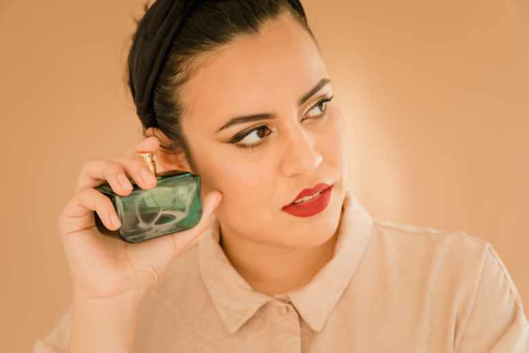 65654-1703424408 7 نصائح لدوام رائحة عطرك