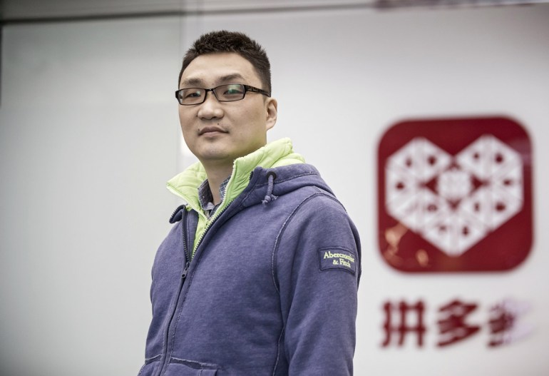 Colin Huang, chief executive officer and founder of Pinduoduo, poses for a photograph at the company's office in Shanghai, China, on Friday, Feb. 24, 2017. Pinduoduo, or PDD, is a kind of Facebook-Groupon mashup that Huang believes could revolutionize e-commerce. Photographer: Qilai Shen/Bloomberg via Getty Images غيتي