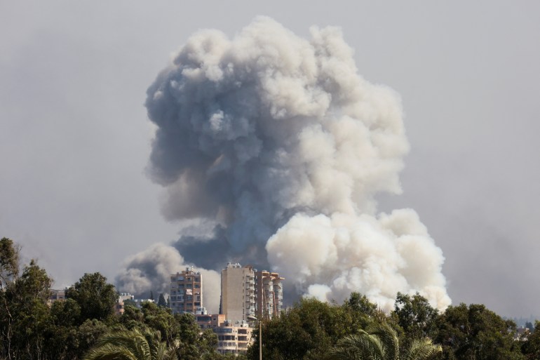 hgh-1-1727088810-1 Smoke billows over southern Lebanon following Israeli strikes, amid ongoing cross-border hostilities between Hezbollah and Israeli forces, as seen from Tyre, southern Lebanon September 23, 2024 REUTERS/Aziz Taher