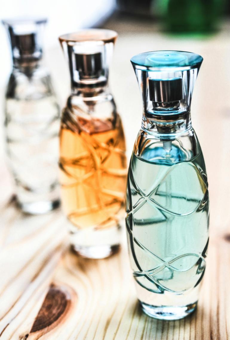 oo2-1719588293 اختيار العطر المناسب للصيف