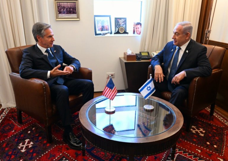 35986618-1729636774-1 Antony Blinken - Benjamin Netanyahu meeting in Jerusalem- - WEST JERSALEM - OCTOBER 22: (----EDITORIAL USE ONLY - MANDATORY CREDIT - ''ISRAELI GOVERNMENT PRESS OFFICE (GPO) / HAIM ZACH / HANDOUT' - NO MARKETING NO ADVERTISING CAMPAIGNS - DISTRIBUTED AS A SERVICE TO CLIENTS----) Israeli Prime Minister Benjamin Netanyahu (R) meets with US Secretary of State Antony Blinken (L) in West Jerusalem on October 23, 2024.
