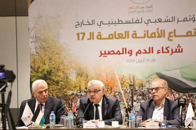 d984d8a7d8aa54-1728827112 هشام ابو محفوظ (وسط) الجزيرة