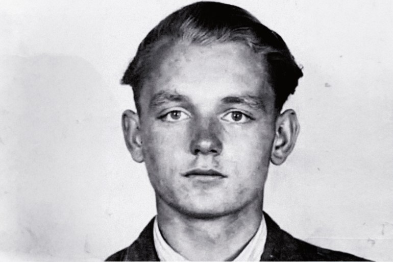 Czeslaw Kukuczka - Czeslaw Kukuczka was shot in the back on 29 March 1974 at Friedrichstrasse station من الصحافة البولندية