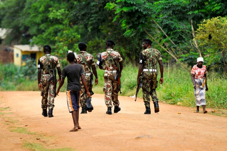mozuimbuq1-1719934216-1 Government military police patrol the streets of Gorongosa in central Mozambique, ahead of local government elections November 19, 2013. The Frelimo party which has ruled the southern African state since independence in 1975, faces an emerging challenge from the smaller Mozambique Democratic Movement (MDM) in the municipal elections on Wednesday, after the main opposition party and former rebel group Renamo decided to boycott the vote. REUTERS/Grant Lee Neuenburg (MOZAMBIQUE - Tags: POLITICS ELECTIONS)