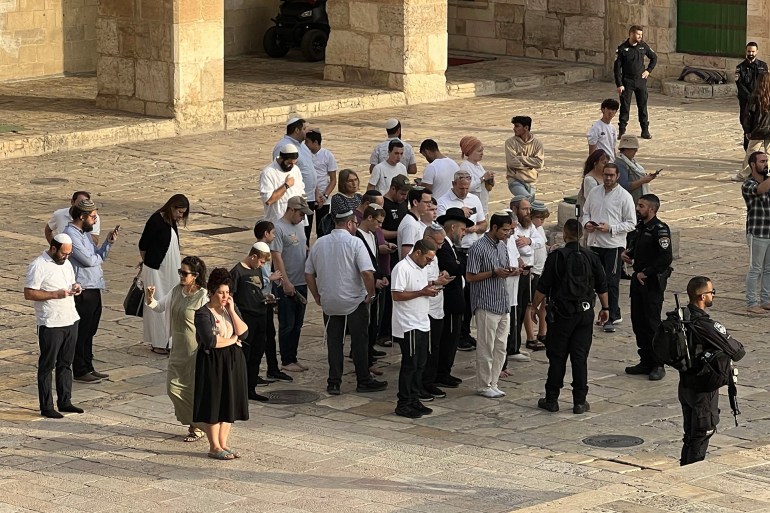 2024-10-23-07-18-57-1729685942 مستوطنون يقتحمون المسجد الأقصى في سابع أيام عيد العرش 23 أكتوبر 2024 خاصة بالجزيرة نت