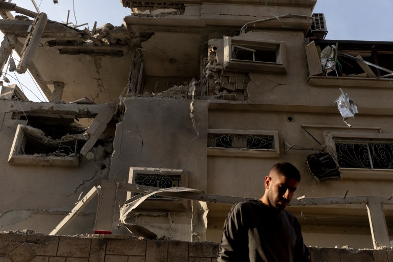 2181738189-1730618051