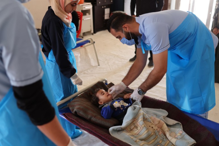 99-1-1732023285 FILED - A Syrian child receives treatment in the cholera ward of a hospital in the Syrian city of Darkoush. Photo: Anas Alkharboutli/dpa