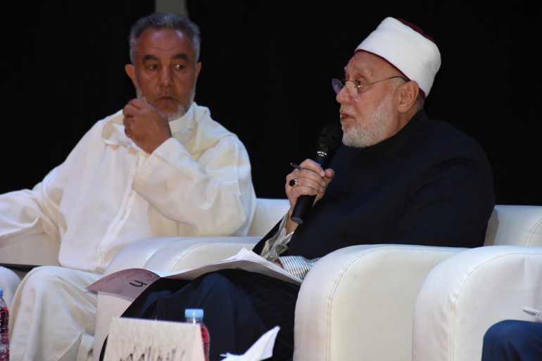 d8a7d984d8b5d988d8b1d8a9-9-1732550276 المشرف على البيت المحمدي بالقاهرة الشيخ الدكتور محمد عبد الصمد مهنا