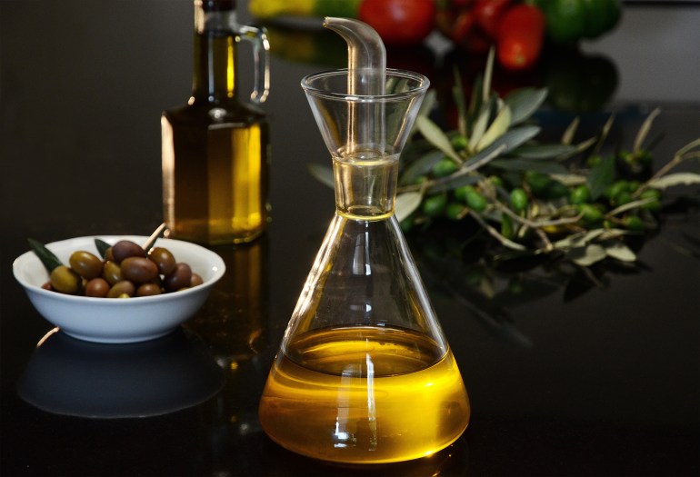 extra-virgin-olive-oil-4403217