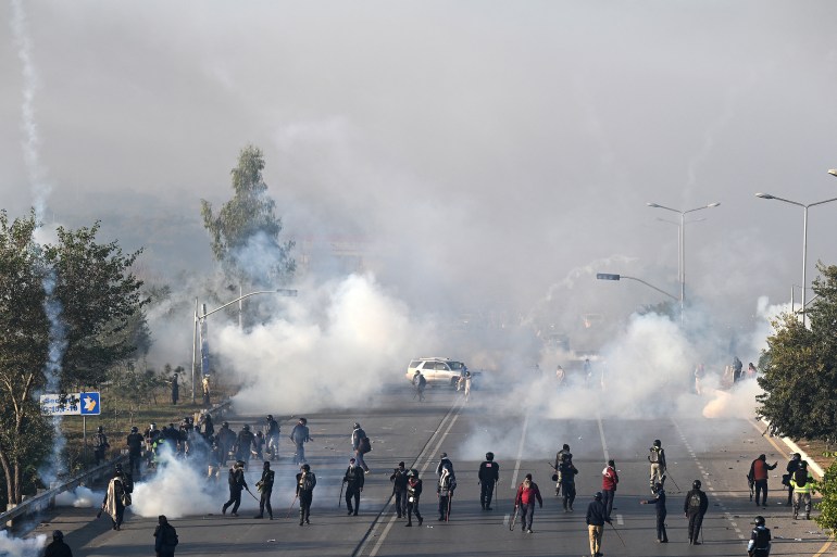 pakistan1-1732907913 Policemen fire tear gas shells to disperse supporters of Pakistan Tehreek-e-Insaf (PTI) party during a protest to demand the release of former prime minister Imran Khan, in Islamabad on November 26, 2024. - Thousands of protestors calling for the release of Pakistan's jailed ex-prime minister Imran Khan defied roadblocks and tear gas to march to the gates of the nation's capital on November 26. (Photo by Aamir QURESHI / AFP)