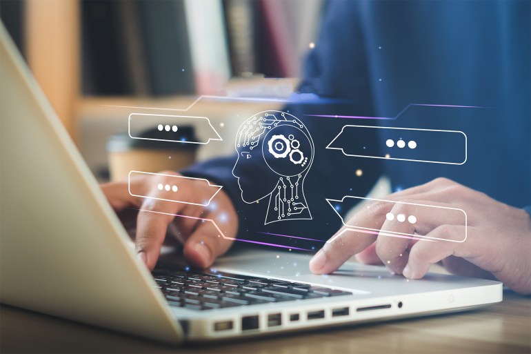 shutterstock_2241913405 هل استخدام روبوتات تداول العملات المشفرة بالذكاء الاصطناعي مربح وآمن؟