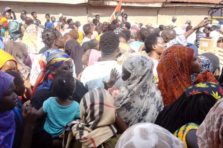 IMG-يعاني اللاجئون من نقصةالغذاء والرعاية الصحية الصور من معسكرات اللاجئين السودانيين في أوغندا مصدر الصور رئيس مجتمع اللاجئين السودانيين بأوغندا