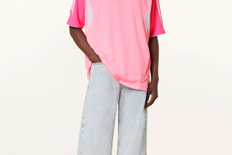 الملابس الرياضية تغزو الموضة النسائية في صيف 2024