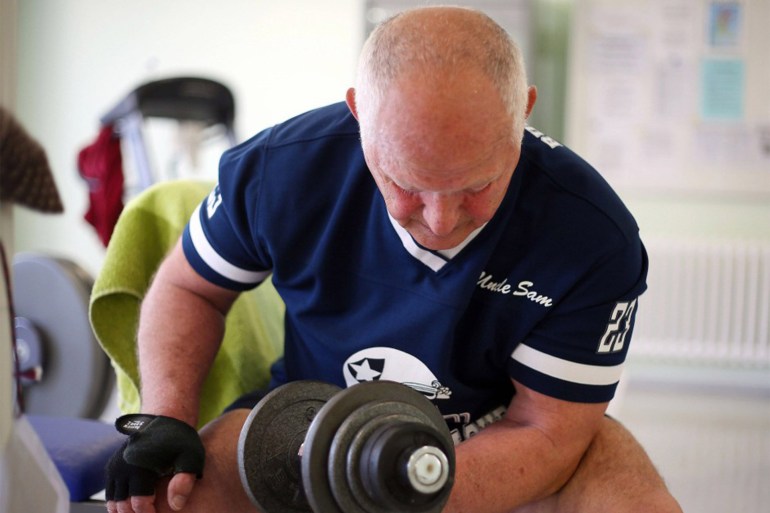 d982-1705827510 تمارين تقوية العضلات تساعد في مواجهة هشاشة العظام. (النشر مجاني لعملاء وكالة الأنباء الألمانية “dpa”. لا يجوز استخدام الصورة إلا مع النص المذكور وبشرط الإشارة إلى مصدرها.) عدسة: dpa صور: dpa