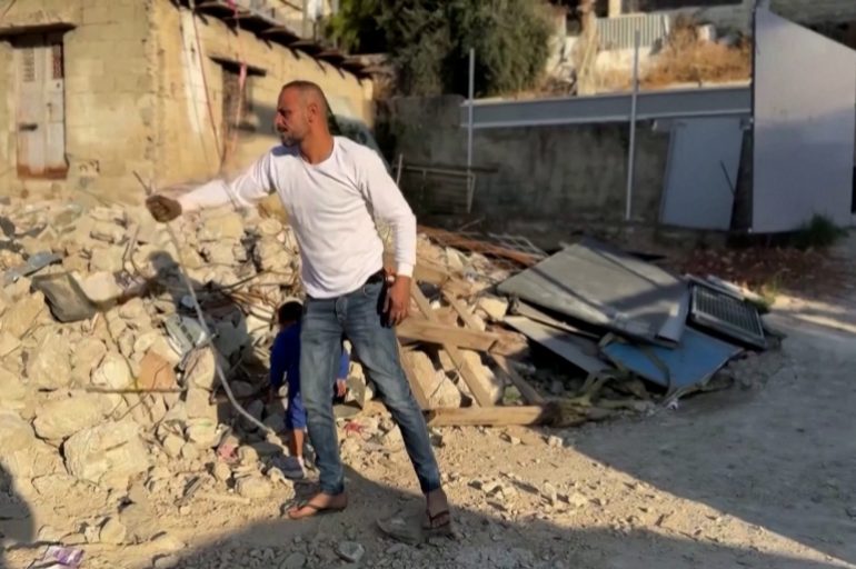 d982d8abd8b5-1-1733400591-e1733400644852 هيثم عايد، الذي هدمت السلطات الإسرائيلية منزله في حي البستان في سلوان بالقدس