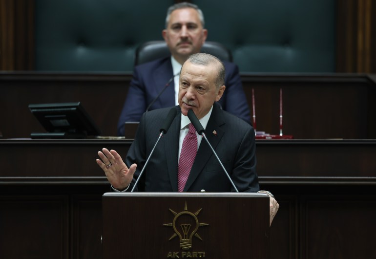erdogan5-1735121448 الرئيس ورئيس حزب العدالة والتنمية رجب طيبأردوغانحضر اجتماع مجموعة GNAT لحزبه وألقى كلمة.