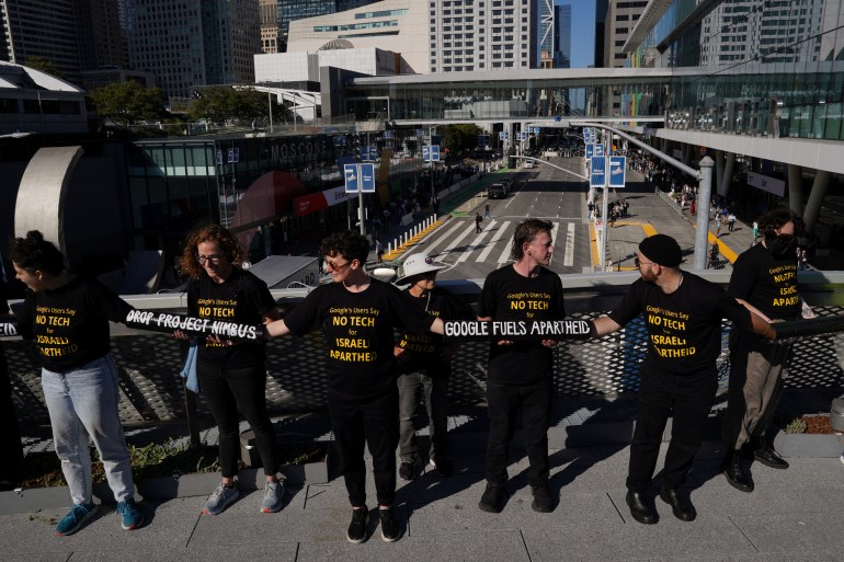 google-nimbus4-1722345299 Local activists and tech workers protest against Google and Amazon's Project Nimbus contract with the Israeli military and government, outside the Google Cloud Next Conference in San Francisco, California, U.S. August 29, 2023. REUTERS/Loren Elliott