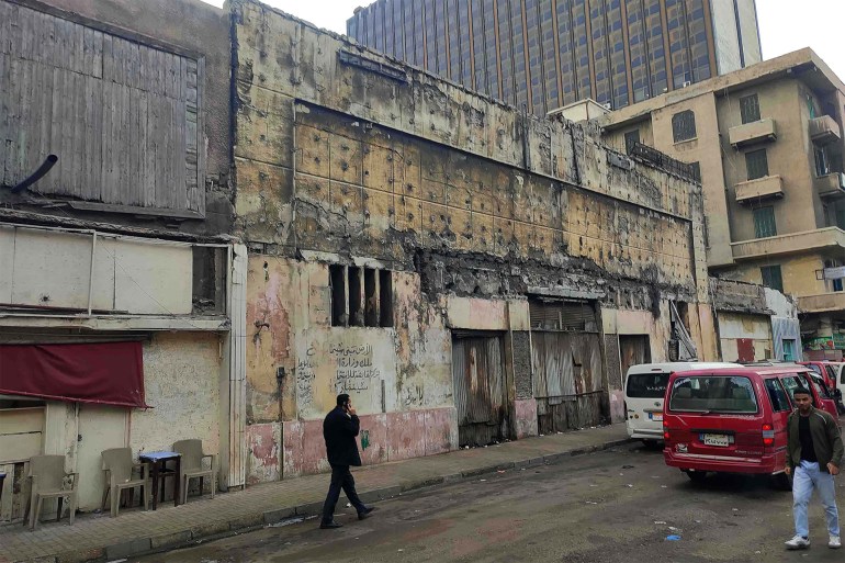 picture-44118-1735336270 سينمات تاريخية تحولت الى مواقف للسيارات ومحلات او اماكن مهجورة - الجزيرة نت