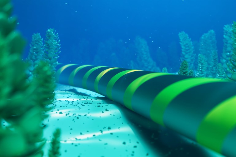 shutterstock_2433860035-1732966445 الكابلات البحرية Internet communication cable on the seabed in the ocean. 3d rendering