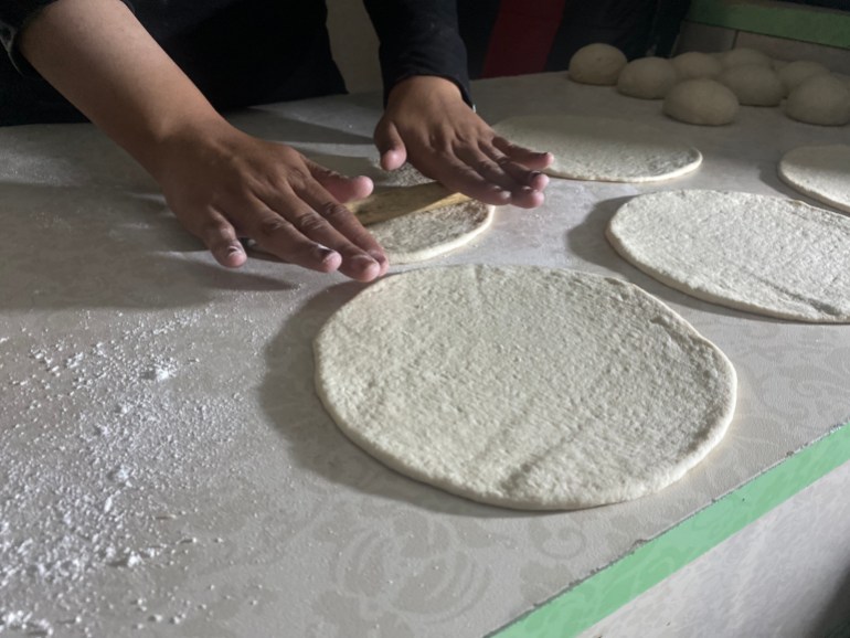 syria14-1733322901 الطحين من أغلى هدايا الغزيين في زمن المجاعة والحصار الإسرائيلي الخانق على قطاع غزة-رائد موسى-خان يونس-الجزيرة نت