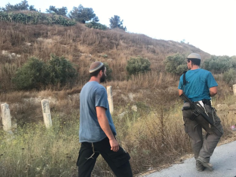 05-1736234657 التوقعات بأن يطلق الاحتلال يد العنان للمستوطنين لاستهداف الفلسطينيين- مستوطنون شمال نابلس في اعتدءا سابق- الضفة الغربية- نابلس - قرية سبسطية- الجزيرة نت1
