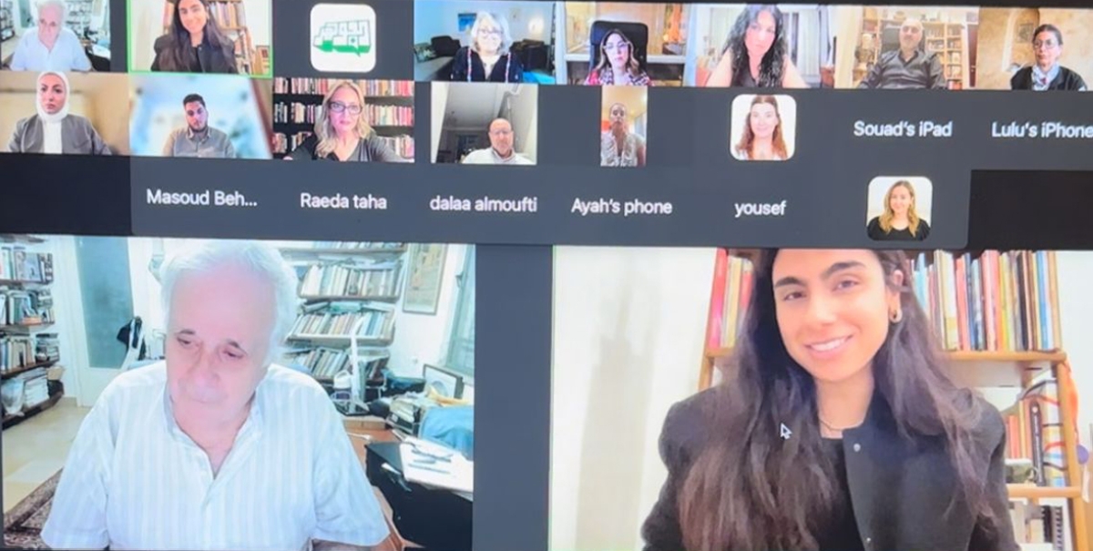 البروفيسور إيلان بابيه والإعلامية لينا صوان والمتدربون المشاركون في حلقة الحوار