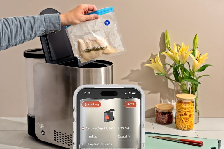 Figo turns any meal into restaurant quality, effortlessly. Keeps your food refrigerated all day, cooks it to the perfect temperature, and has it ready when you walk in the door, all while you're out living life. المصدر: Figo