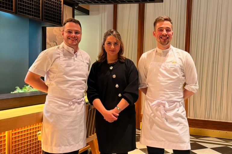 رفقة الشيف باتريك هوليتش ويعقوب شيرماك داخل مطبخ فندق مانداران بالاس في مدينة لوسيرن السويسرية