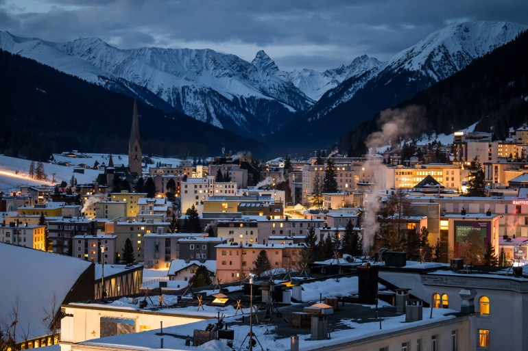 sfvsdfvsd3-1737371987 A picture taken on January 20, 2025 shows the Alpine resort of Davos at sunrise during the World Economic Forum (WEF) annual meeting. (Photo by Fabrice COFFRINI / AFP)