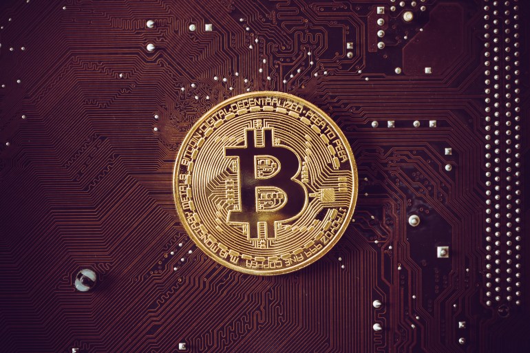 ss1069936061 يعتقد بعض المستثمرين أن العملات المشفرة ستوفر معاملات مالية لامركزية تحرر المستثمرين من عمليات التلاعب بالعملات الورقية