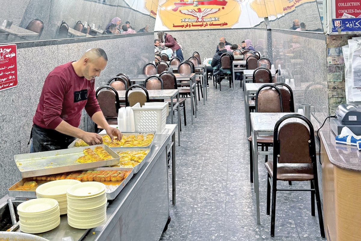 أحد أشهر محلات الكنافة المقدسية