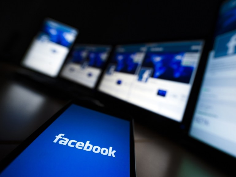 The loading screen of the Facebook application on a mobile phone is seen in this photo illustration taken in Lavigny May 16, 2012. Facebook Inc increased the size of its initial public offering by almost 25 percent, and could raise as much as $16 billion as strong investor demand for a share of the No.1 social network trumps debate about its long-term potential to make money. Facebook, founded eight years ago by Mark Zuckerberg in a Harvard dorm room, said on Wednesday it will add about 84 million shares to its IPO, floating about 421 million shares in an offering expected to be priced on Thursday. REUTERS/Valentin Flauraud (SWITZERLAND - Tags: BUSINESS SCIENCE TECHNOLOGY SOCIETY)