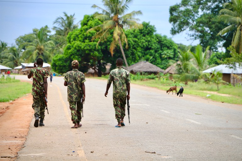 000_12v3kd Soldiers from the Mozambican army patrol the streets after security in the area was increased, following a two-day attack from suspected islamists in October last year, on March 7, 2018 in Mocimboa da Praia, Mozambique. (Photo by ADRIEN BARBIER / AFP)