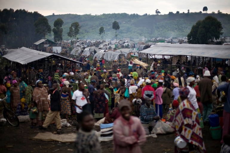 2009nda-1741172960 People displaced by war gather at a market in the middle of a makeshift camp near Goma in eastern Congo February 11, 2009. Rwandan Hutu rebels are melting into eastern Congo's bush before advancing Rwandan and Congolese forces, in a sign the surprise joint offensive will not quash militia groups at the heart of 15 years of conflict. REUTERS/Finbarr O'Reilly (DEMOCRATIC REPUBLIC OF CONGO)