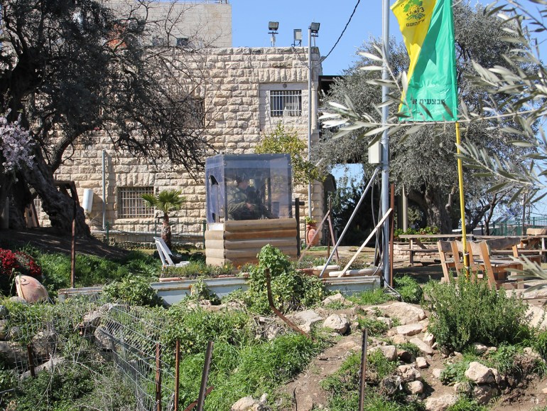 4a7139f2-b595-4eb5-8a56-37b6b411b352 تل الرميدة-الخليل-فلسطين25-12-2019-عوض الرجوب: منزل عائلة البكري الذي احتله المستوطنون عام 2014