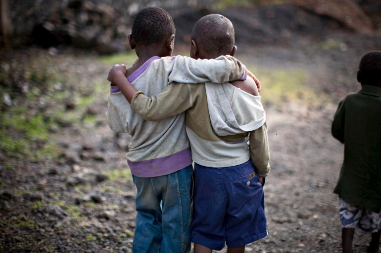 9oiyu7-1724441123 Boys displaced by war walk together at the Don Bosco center in Goma in eastern Congo, November 23, 2008. Fighting in eastern Congo has displaced hundreds of thousands of civilians in recent weeks, with 1,519 people sheltering in the Don Bosco school compound. REUTERS/Finbarr O'Reilly (DEMOCRATIC REPUBLIC OF CONGO)