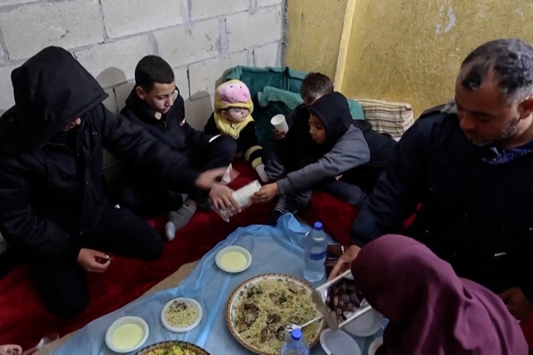 b3-1743074778 عائلة فلسطينية نازحة تقضي رمضان في منزل مهدم بالضفة الغربية