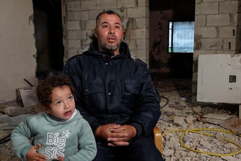 b6-1743074795 عائلة فلسطينية نازحة تقضي رمضان في منزل مهدم بالضفة الغربية