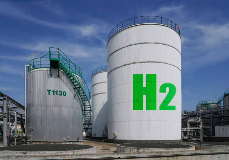 gettyimages-1390598566 Hydrogen Tanks at chemical refinery - stock photo
