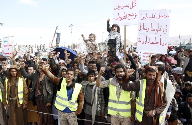 SANAA, YEMEN - MARCH 17: Thousands of people gather in Al-Sabeen Square in the Yemeni capital Sana'a, led by the Houthis, to protest against the attacks on the country, on March 17, 2025 in Yemen. Yemenis also reacted to the ongoing attacks on the Gaza Strip by chanting slogans. (Photo by Mohammed Hamoud/Anadolu via Getty Images)