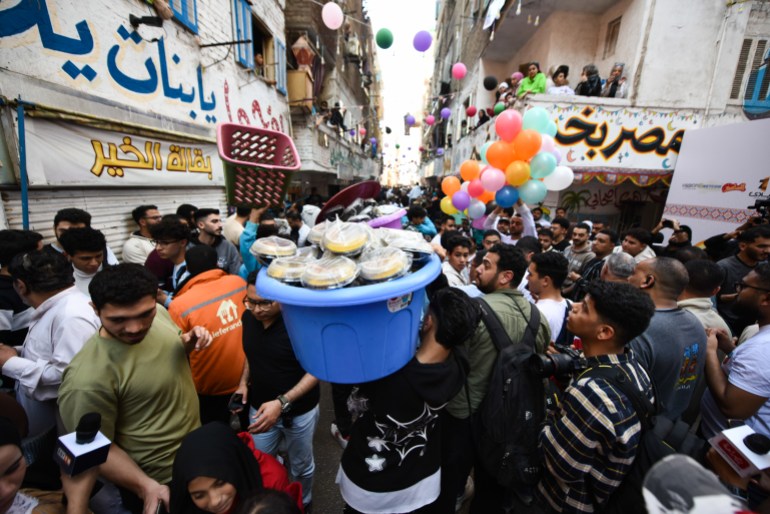 gettyimages-2205252981-1742068520 CAIRO, EGYPT - MARCH 15: Egyptians gather for a communal iftar, the fast-breaking evening meal during the holy month of Ramadan, in Ezbet Hamada in the Matariya suburb on March 15, 2025 in Cairo, Egypt. During the Islamic month of Ramadan, Muslims break their daily fast with an Iftar meal at sunset. (Photo by Sayed Hassan/Getty Images)